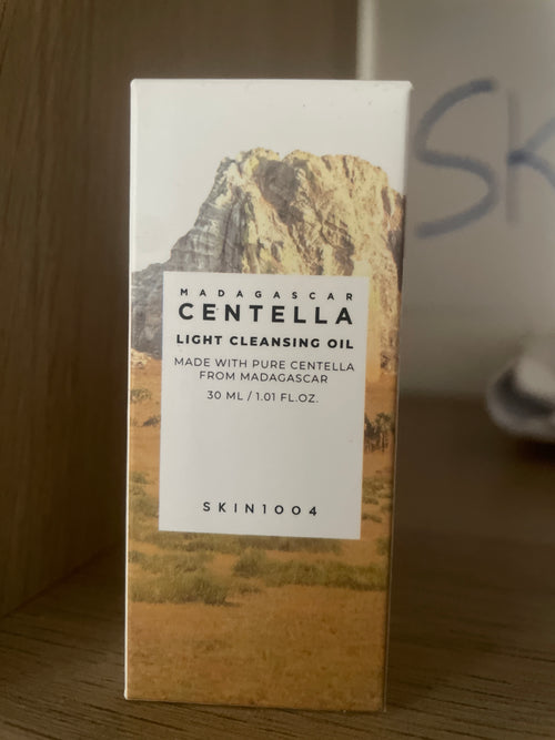Madagascar Centella Light Cleansing Oil